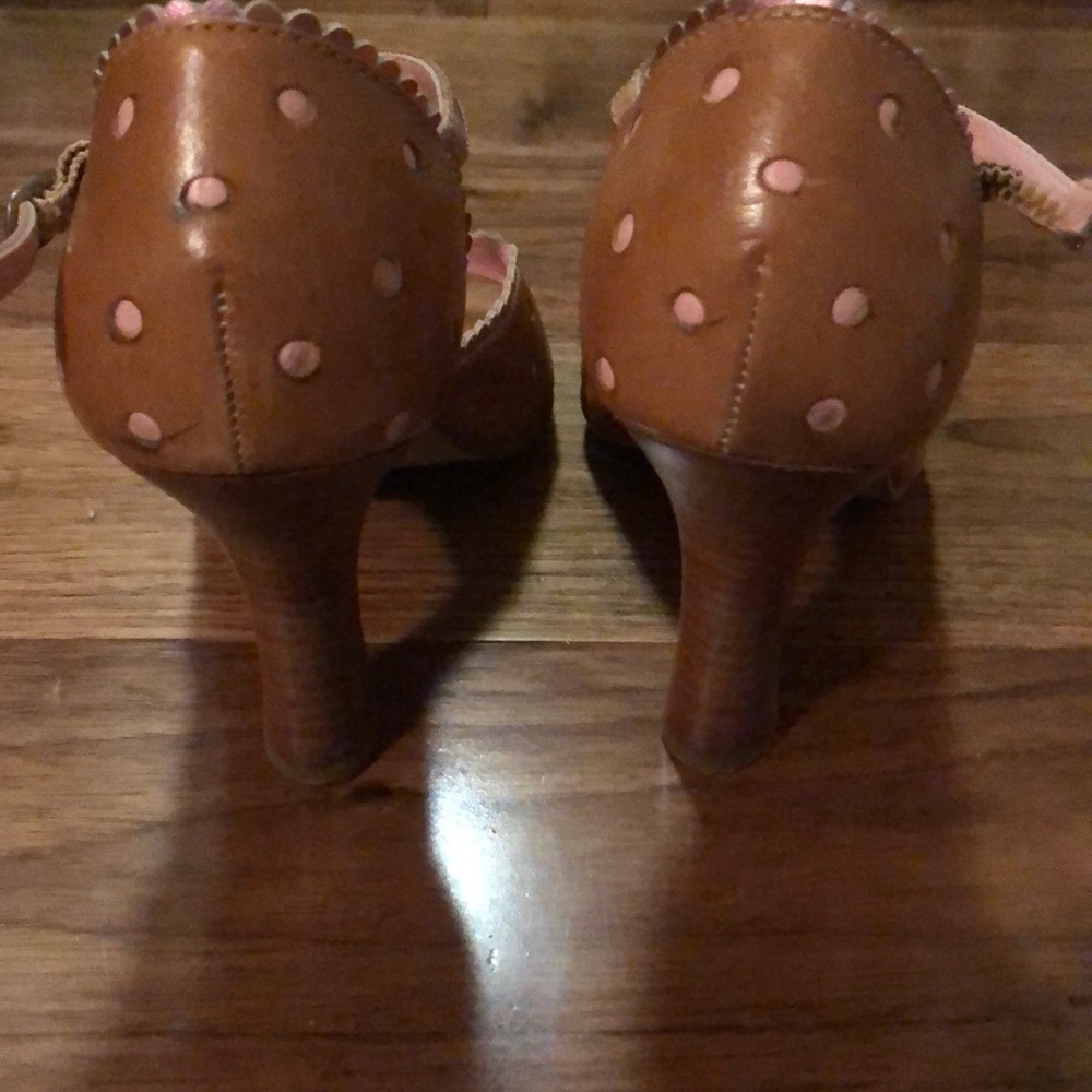 Tan shoes with pink dots - Picture 4 of 4